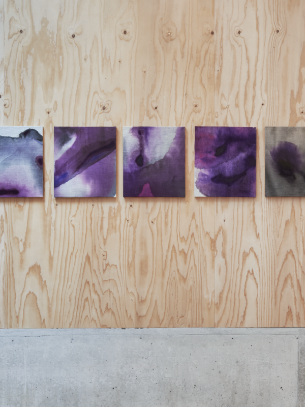 Monochrome / violet grey in 5 Parts
